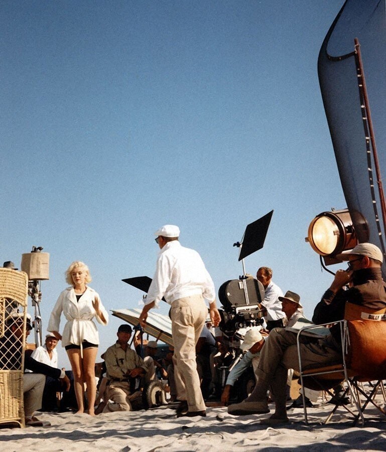Мэрилин Монро, Тони Кертис и Джек Леммон на съёмках "В джазе только девушки". 1959 год