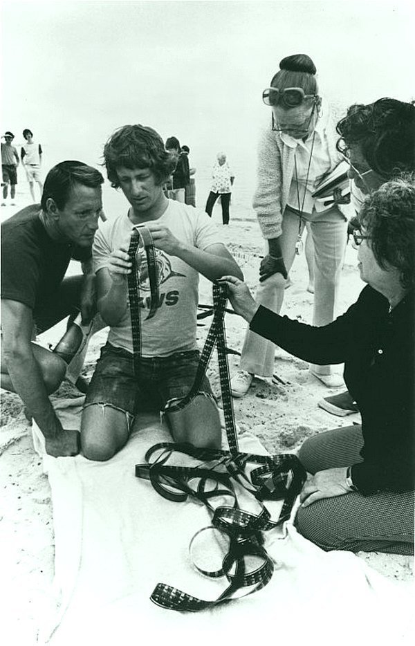 Стивен Спилберг на съемочной площадке «Челюсти», 1975.