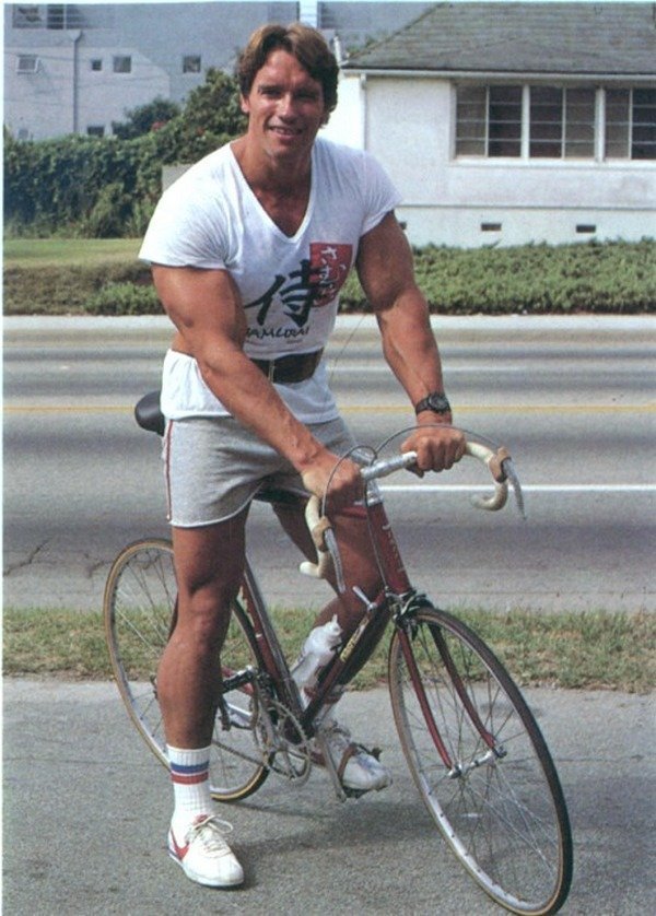 Арнольд Шварценеггер на велосипеде, 1970-е годы.