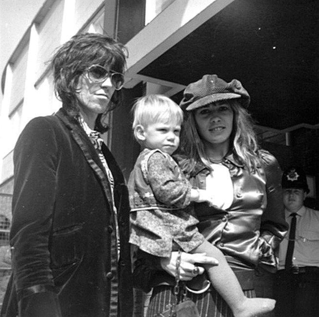 Кит Ричардс и Анита Палленберг с сыном Марлоном.