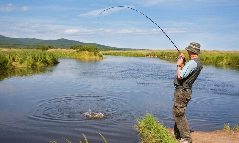 В России со следующего года ограничат рыбалку на удочку