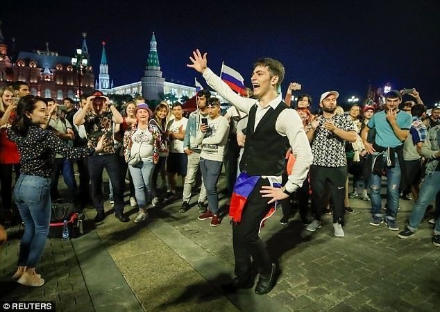 Как Москва гуляла всю ночь после победы над Испанией