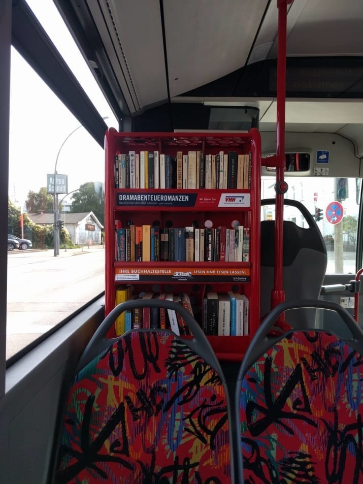 Библиотека прямо в автобусе!
