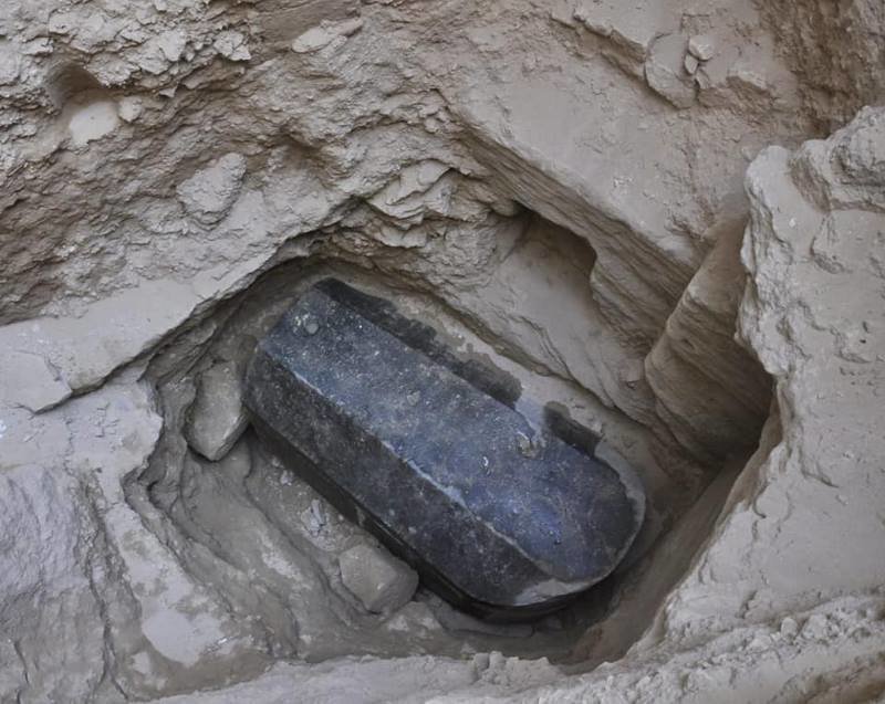 Массивный каменный гроб обнаружили на 5-метровой глубине…