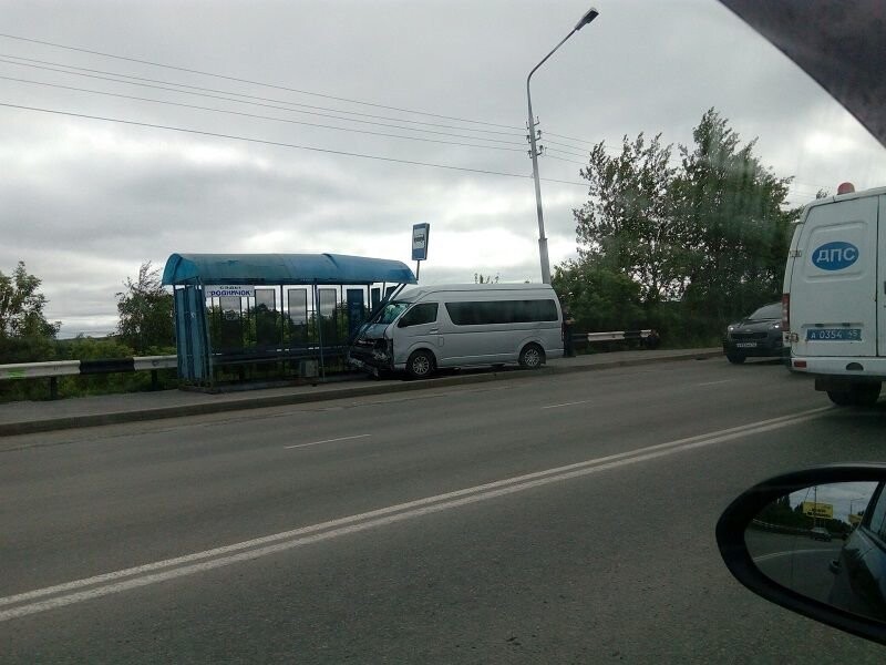 В аварии пострадал один человек, водитель "каблучка". Его доставили в городскую больницу с переломом голени.