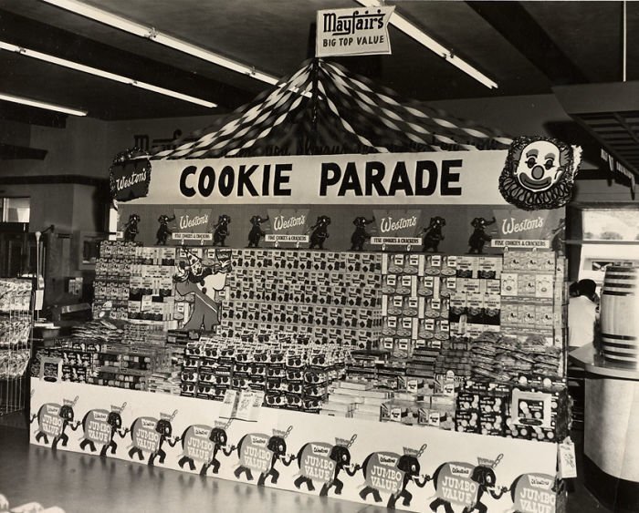 Стеллаж с печеньем в супермаркете Mayfair, 1950-е 