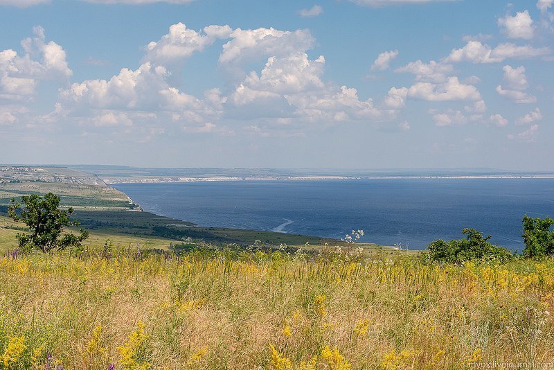 Есть на Волге утес