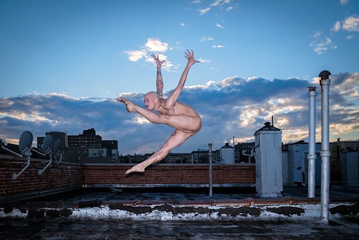 Фотопроект Bare Sky Dance: обнаженный балет на крышах Нью-Йорка