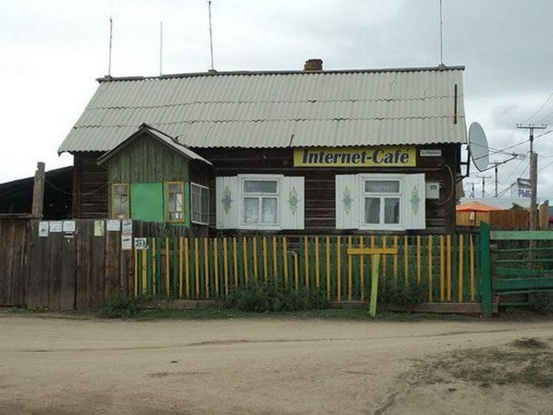 Чем не достопримечательно для туристов? Интернет-кафе в традиционном славянском стиле
