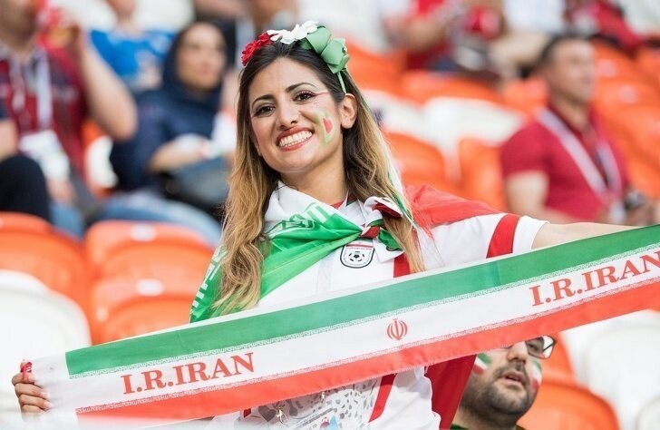 Болельщица на матче Иран — Португалия   