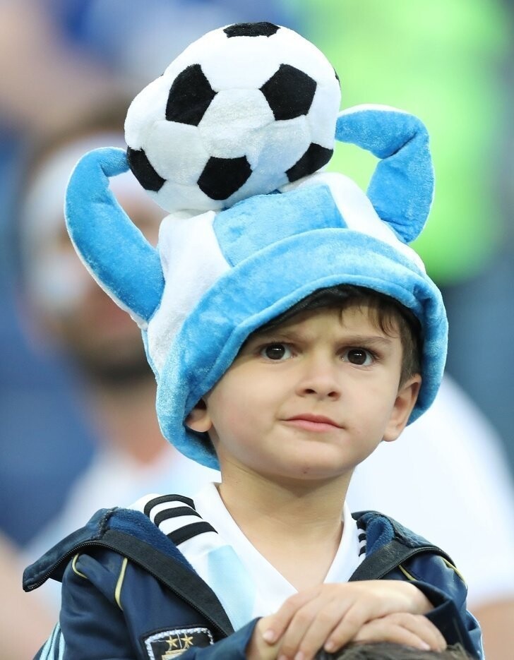 Маленький аргентинец недоволен ходом игры в матче Аргентина — Нигерия   
