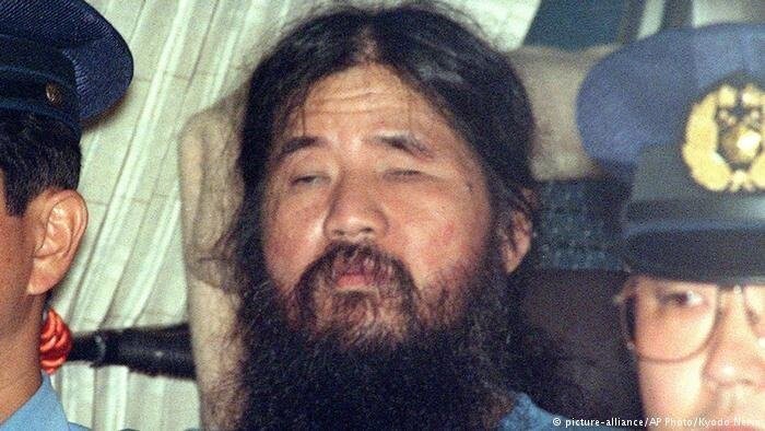 В Японии казнили через повешение основателя секты Аум Синрике