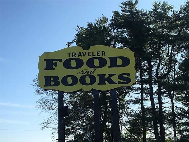 В США существует ресторан, который вместе с блюдом отдаёт книгу