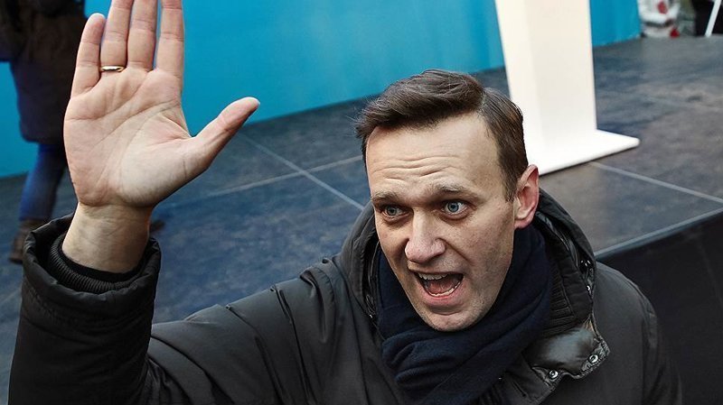Политическое флюгерство не нравится никому: от Навального открестились и "правые" и "левые"