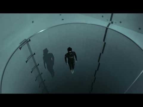 Y40 jump: Гийом Нери исследует самый глубокий бассейн в мире 