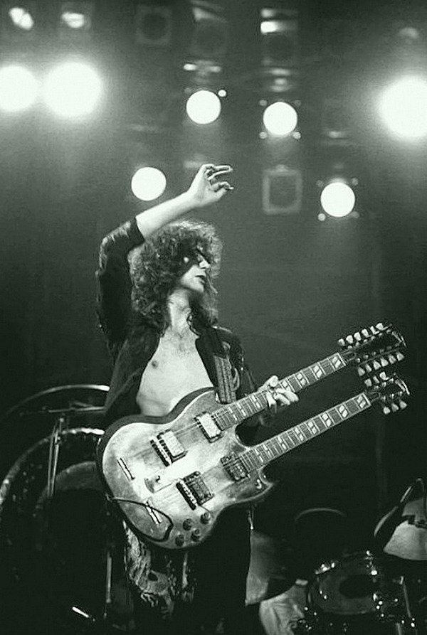 Led Zeppelin -  Джимми Пейдж на сцене