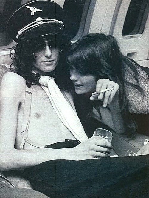 Джимми Пейдж в воздухе с группой Одри Гамильтон, 1970-е годы.