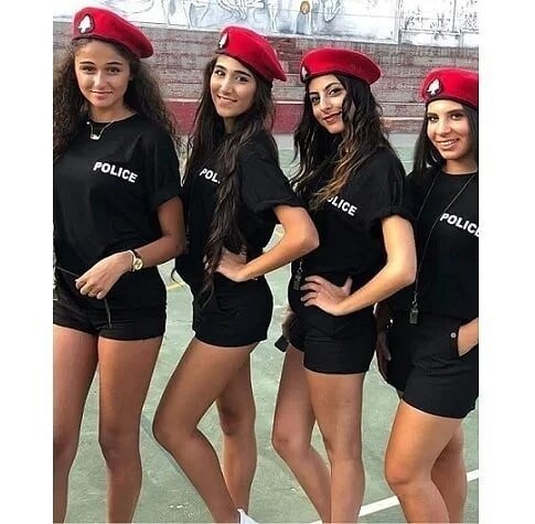 Ливанский мэр облачил местных девушек-полицейских в короткие шорты