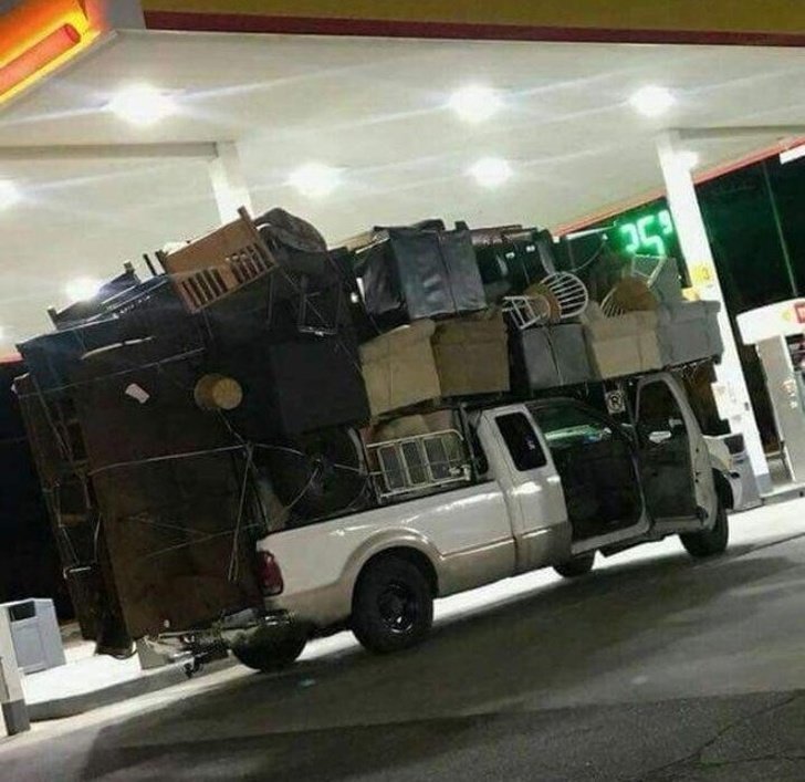 «Зачем заказывать грузовик, мы и сами всё перевезём…»