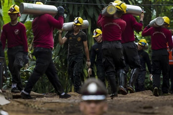 Тайские спасатели начали выводить детей, заблокированных в пещере Кхао Луанг
