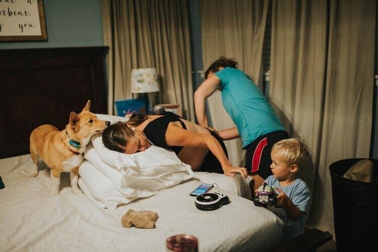 Фотограф Кристин так описывает тот день: «Я просто без ума от собак, и я должна была запечатлеть это удивительное проявление сопереживания»