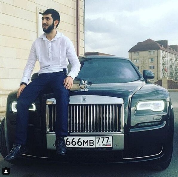 Золотая молодёжь колотит понты,которые уже не модны