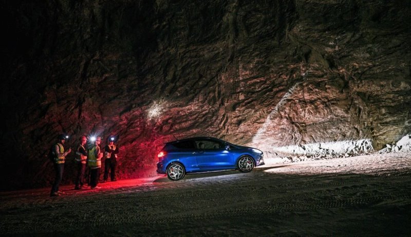 400 метров под землей: гонка на Ford Fiesta ST в соляной шахте