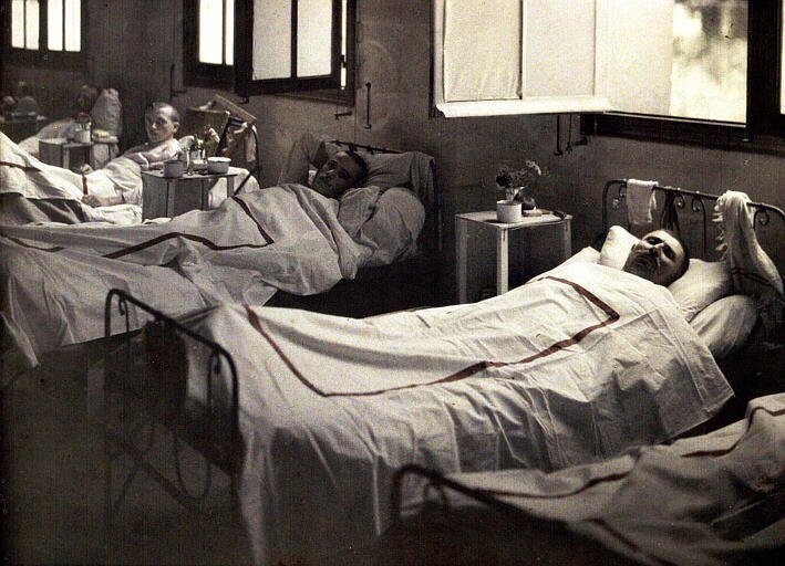 Раненые в госпитале. Фото: Фернан Кювий. Франция, Лаффо, 1917