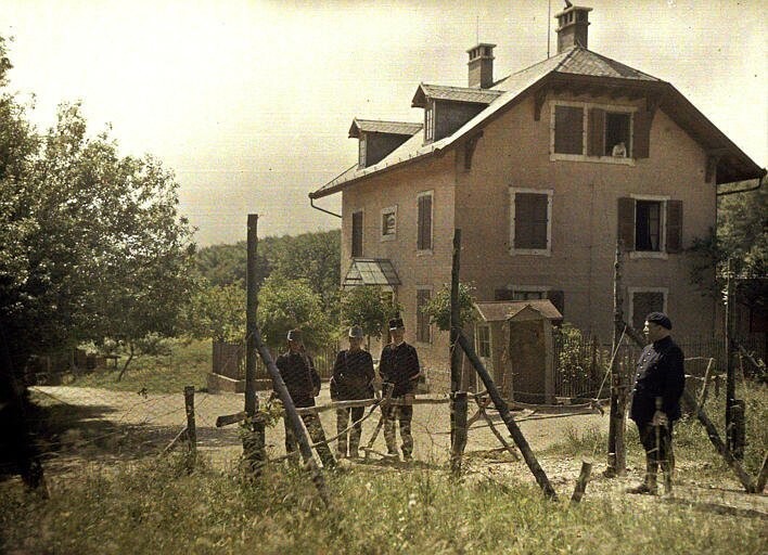 На границе с Швейцарией. Фото: Поль Кастельно. Швейцария, 1917