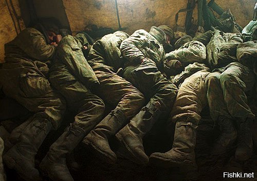 Так спали русские солдаты,что бы ты сытно ел и сладко спал и по клубнякам тусил