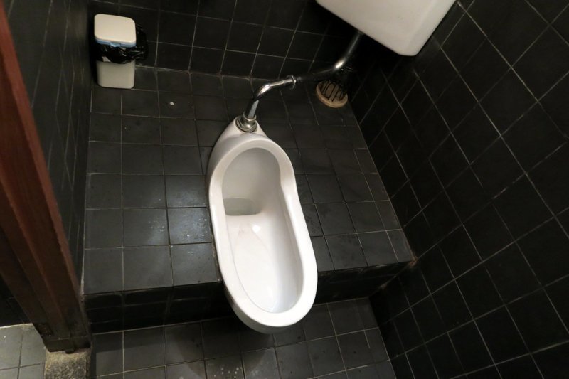 Китайцы создали туалет «Криштиану Роналду» и искусственную грудь «Бекхэм»