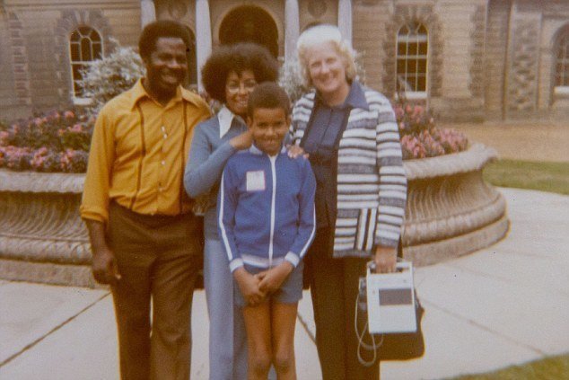 Эндрю и Дорин со своими детьми - дочерью Пенни и сыном Крисом, 1970-е гг.