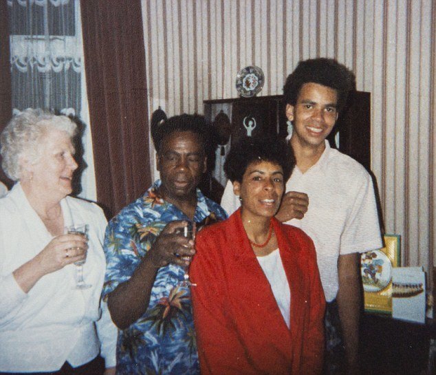 Дорин и Эндрю со своими детьми - уже взрослыми, 1980-е