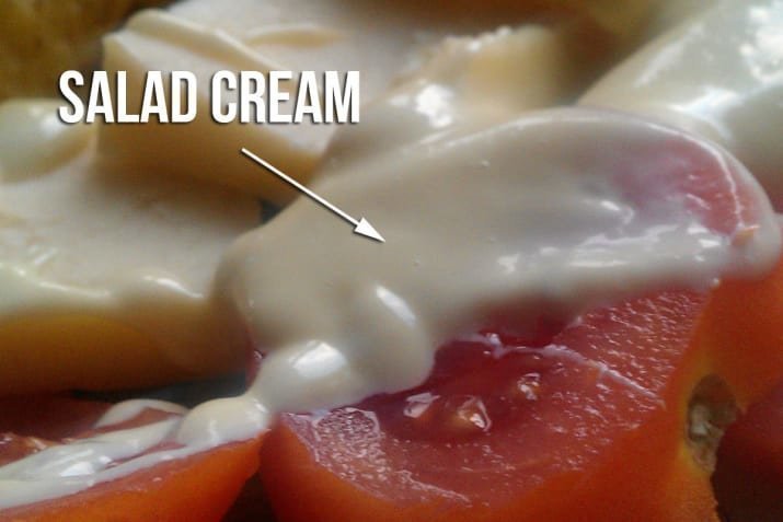 7. Салатная заправка (Salad Cream) - нечто похожее на майонез, но имеющее более ярко выраженный кисло-сладкий и сливочный вкус.