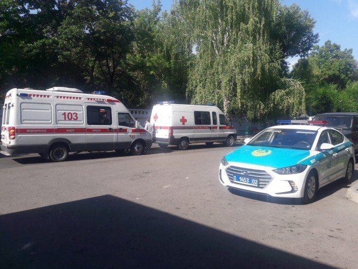 В Алматы в результате нападения с ножом скончался знаменитейший фигурист Денис Тен