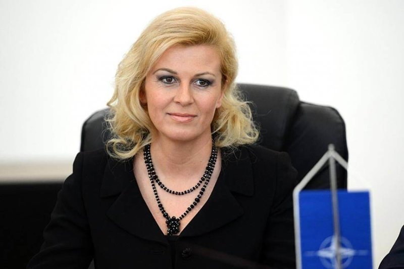 ИХ НРАВЫ. «Себе и министрам она урезала зарплату вдвое…»