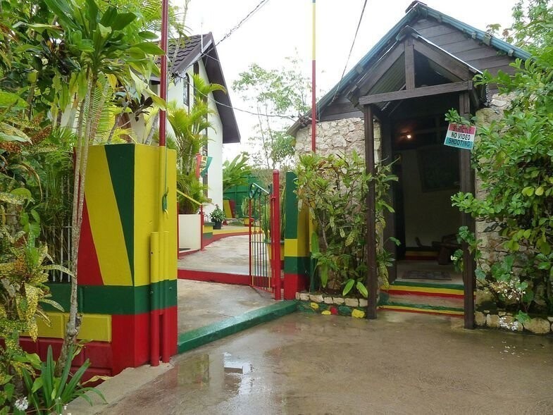 Посещение мавзолея Боба Марли на Ямайке