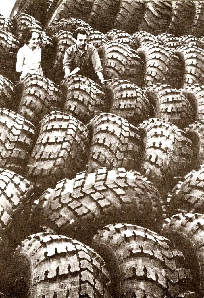 Шины для тяжёлой колёсной техники выпускал Воронежский шинный завод. 1973 г