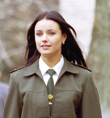 На фото первая русская "Мисс Вселенная-2002". Посмотрите, что стало с ее лицом спустя 16 лет!