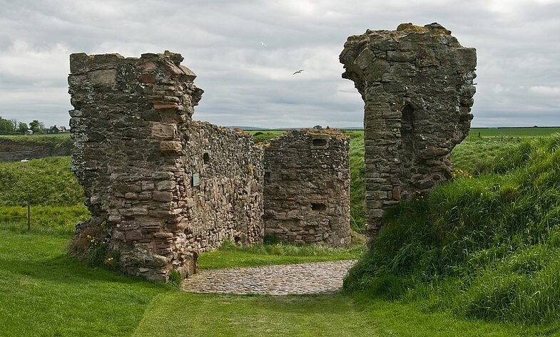 Города и веси: Tantallon Castle