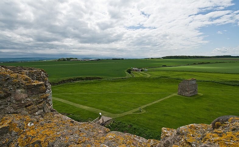 Города и веси: Tantallon Castle