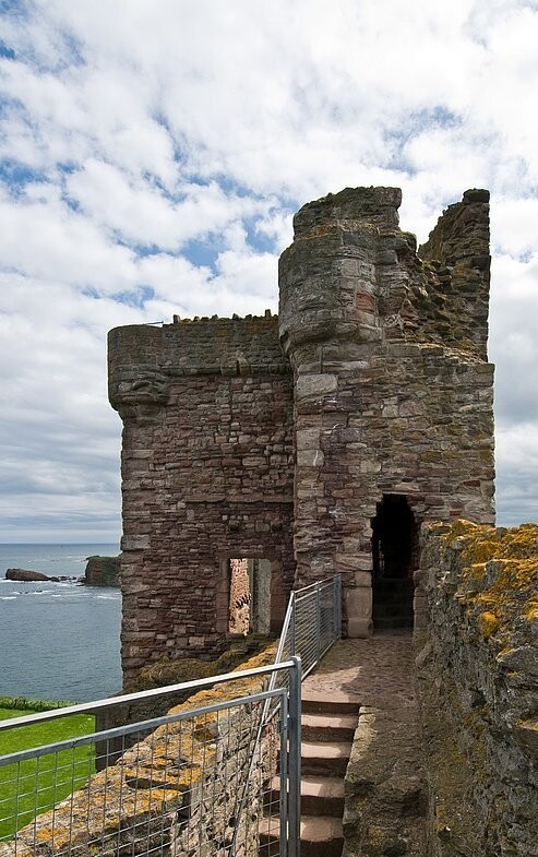 Города и веси: Tantallon Castle