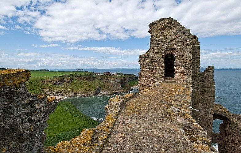 Города и веси: Tantallon Castle