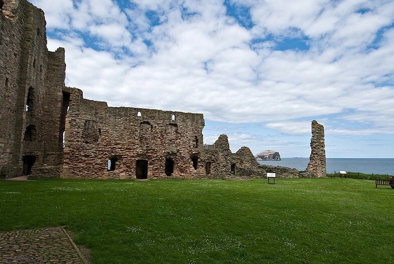 Города и веси: Tantallon Castle