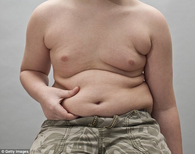 Врачи опасаются за здоровье ребенка весом 178 кг