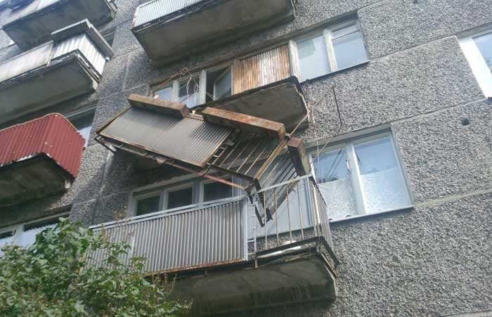 Житель Энгельса разбился насмерть, пытаясь доказать, что балкон опасен для окружающих