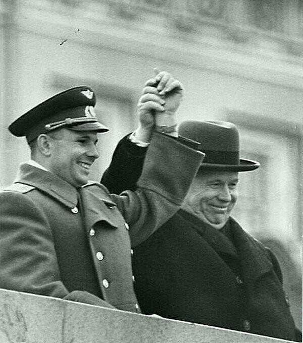 8. Юрий Гагарин и Никита Хрущев, 15 апреля 1961 год  
