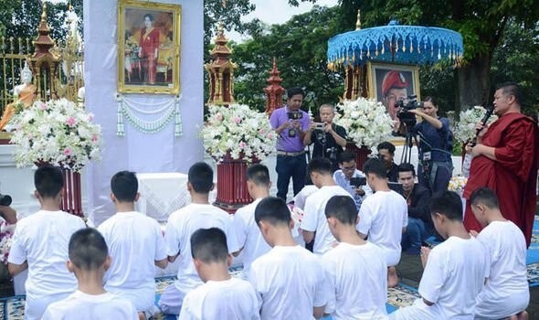 Тайские дети, спасенные из пещеры, стали послушниками монастыря