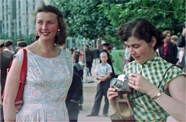 Советские люди: цветная фотохроника 1956 года