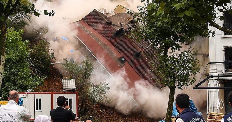 В Стамбуле из-за ливней рухнул жилой дом